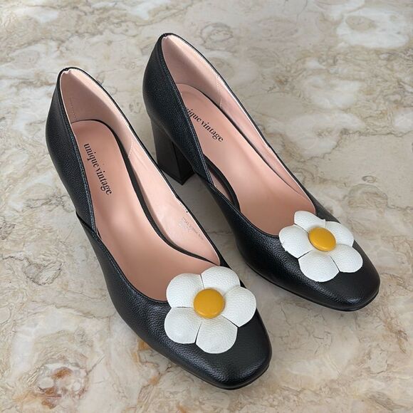 Unique Vintage Black Daisy Pumps - Picture 4 of 15